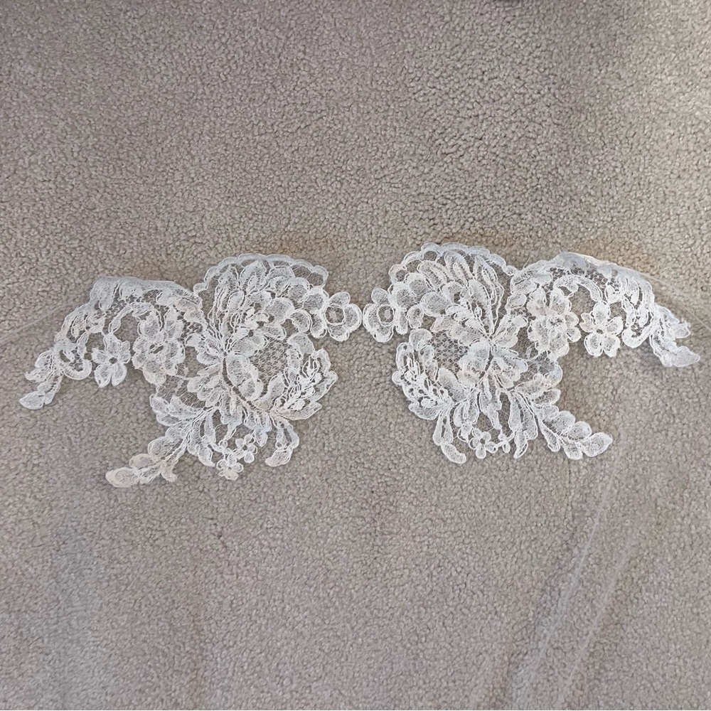 TONI FEDERICI White Lace Bridal Veil - Picture 10 of 11